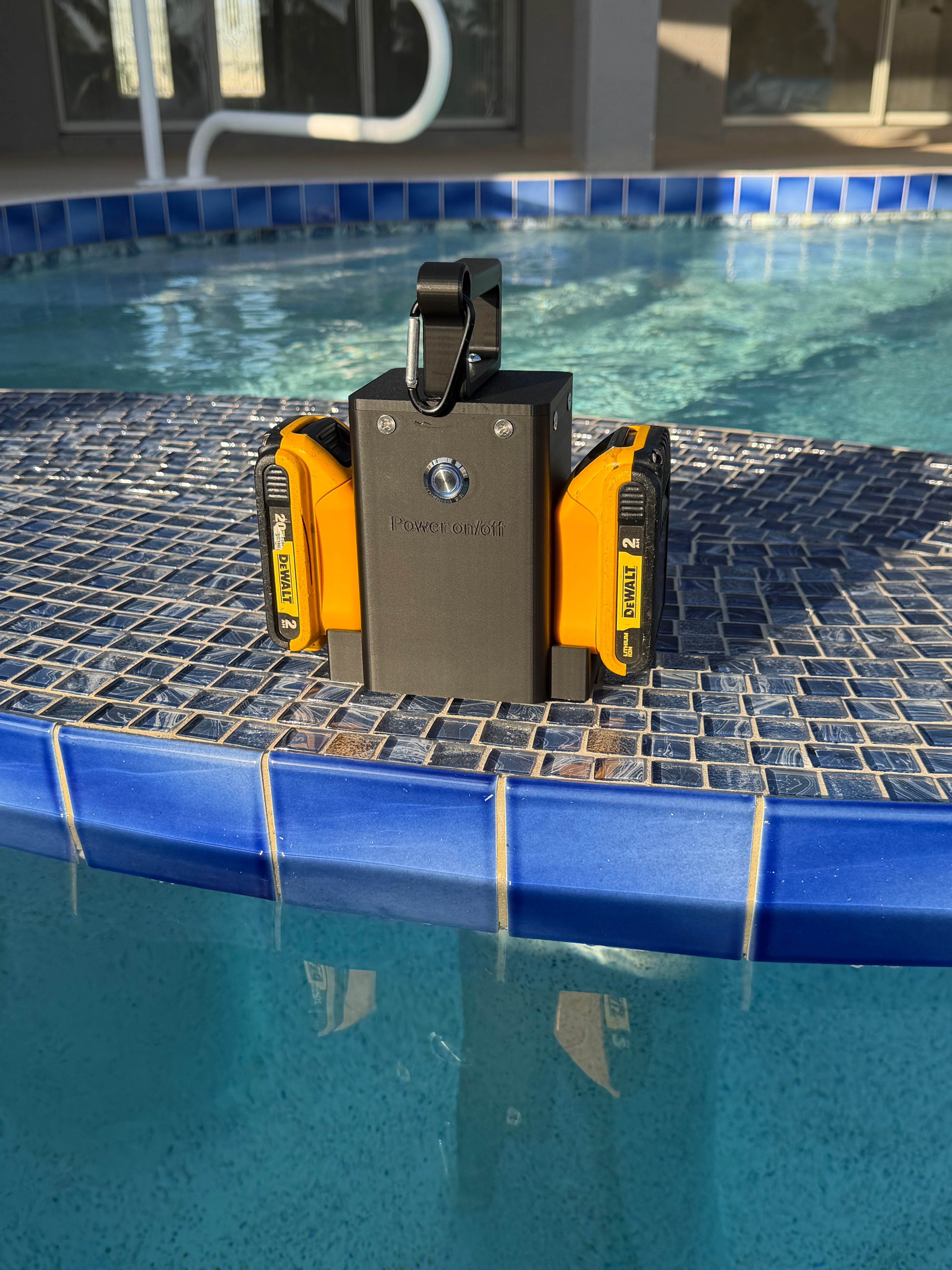 Black Flag DeWalt Power Station for Hammerhead® Remora