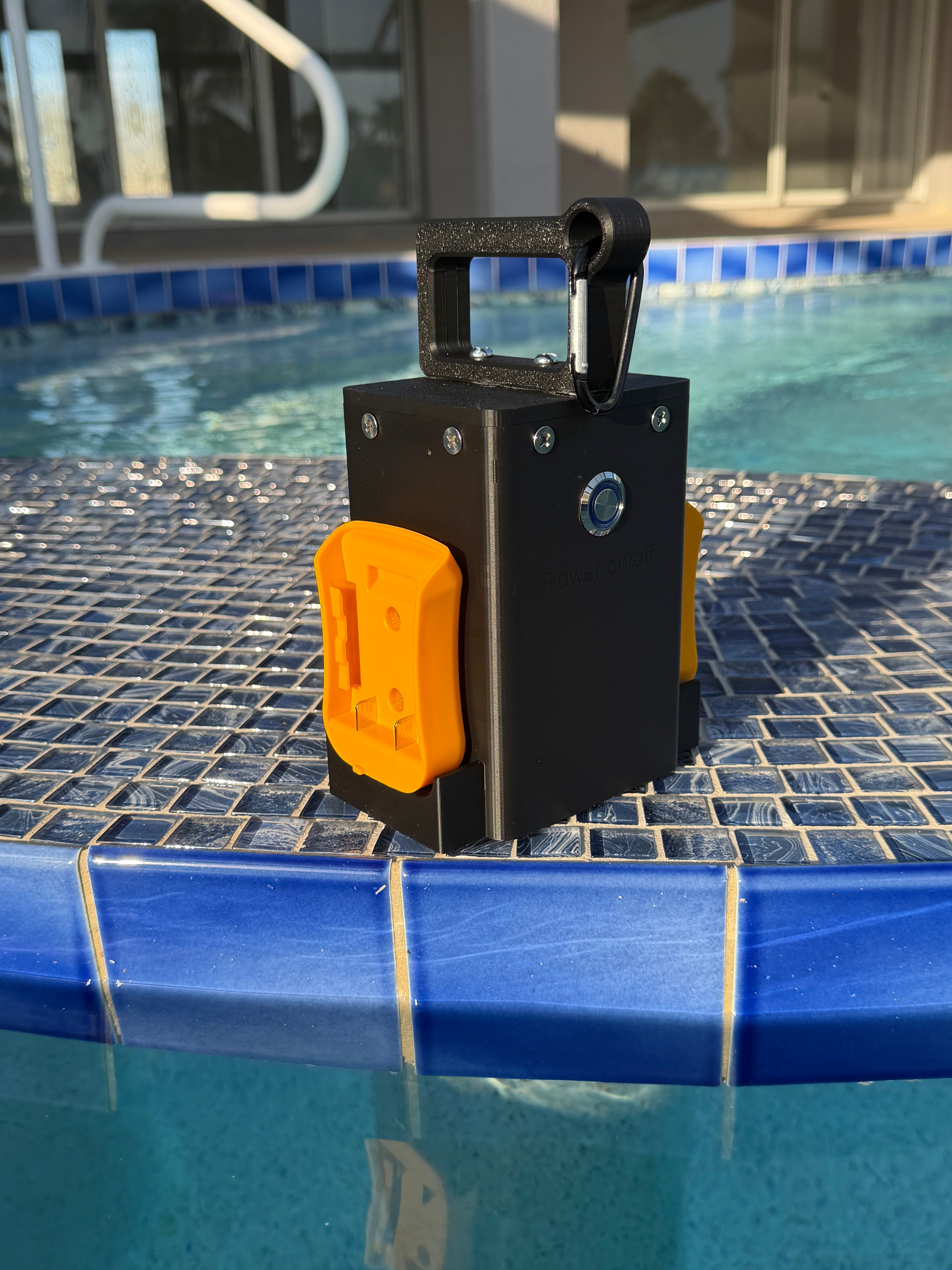 Black Flag DeWalt Power Station for Hammerhead® Remora
